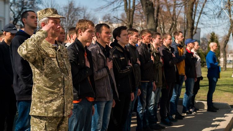 По-прежнему непонятно, подлежат ли обязательному призыву 18-19- летние украинцы