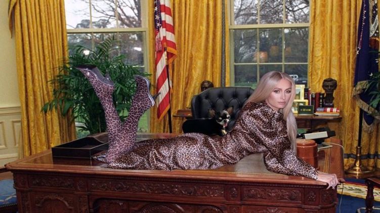 Пэрис Хилтон в соцсетях объявила о желании занять Овальный кабинет фотографией на столе президента
