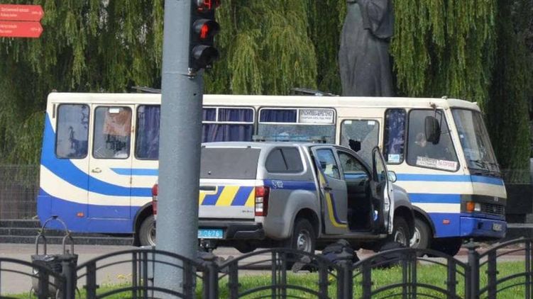 Автобус с заложниками в Луцке. Фото 