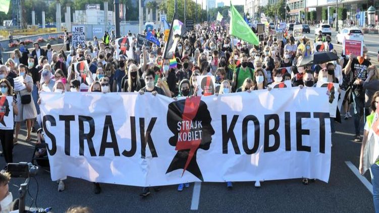 В Польше начались протесты против выхода из Стамбульской конвенции. Источник фото: Facebook