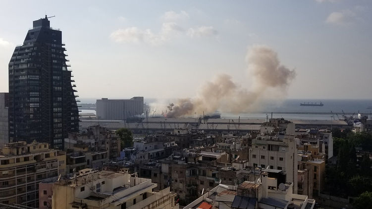 Взрывы в Бейруте 4 августа 2020 года. Фото: abihbulos / Twitter