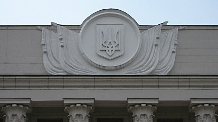 Малый герб Украины на заднии Верховной Рады