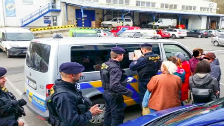 В Европе полиция начала устраивать облавы на украинцев, которые пытаются проникнуть по безвизу