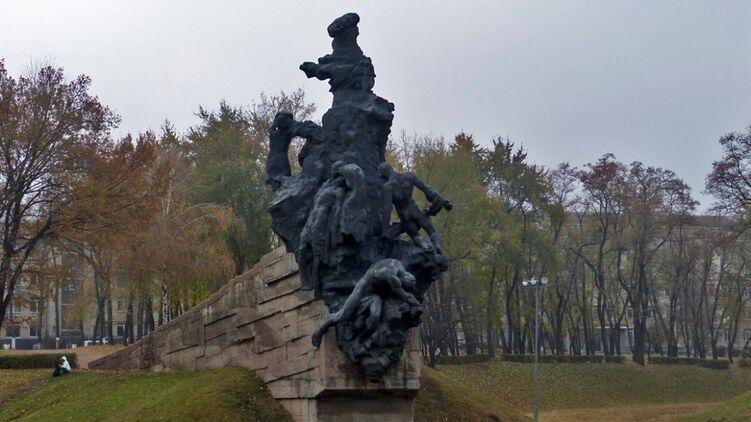 Памятник жертвам Бабьего Яра в Киеве