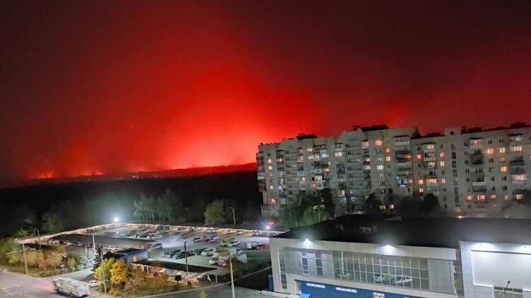 Пламя на окраинах Северодонецка. Фото 
