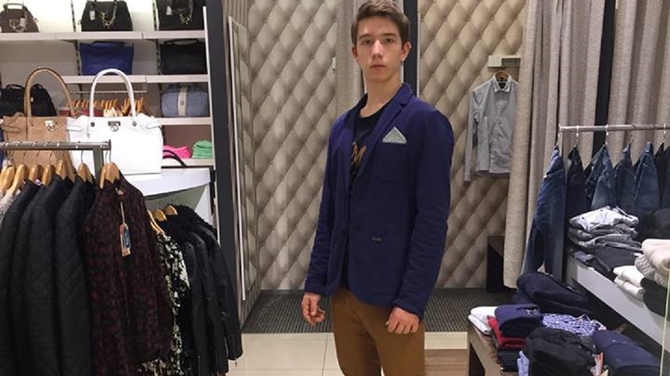17-летний Толик еще тот модник, фото: facebook.com