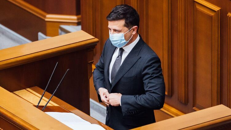Президент Владимир Зеленский под маской борьбы с коронавирусом и политическими оппонентами, фото: Изым Каумбаев, 