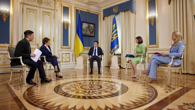 Зеленский дал интервью четырем телеканалам. Фото: president.gov.ua