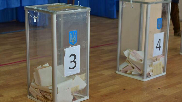 На местных выборах в воскресенье проголосовали 36,99% избирателей. Фото: 