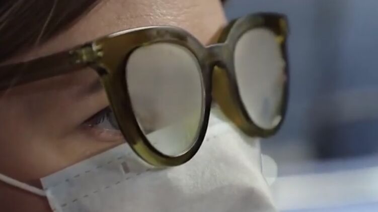 Как носить маску, чтобы очки не потели. Фото: Скриншот СОК.медиа/Youtube