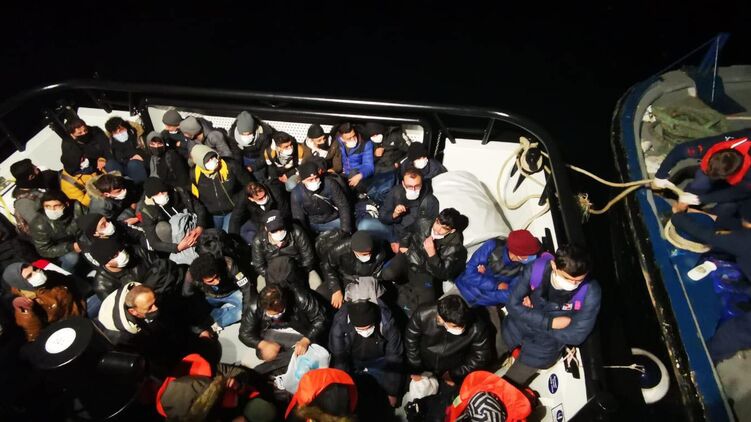Украинец тайно вез из Турции в Грецию больше сотни нелегалов под видом рыболовли. Таких 