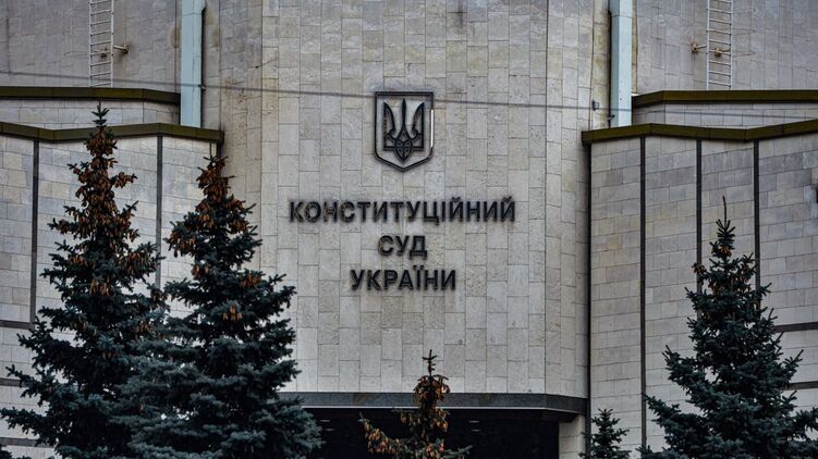 Зеленский затеял переворот в Конституционном суде Украины. Фото: Страна 