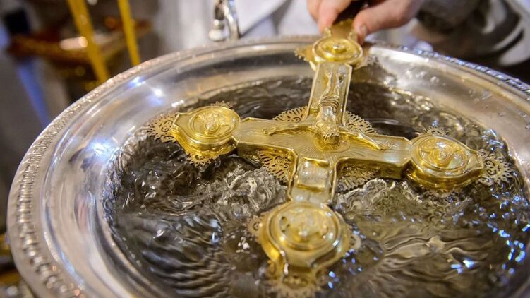 Святая крещенская вода. Фото с сайта Правосланвая жизнь