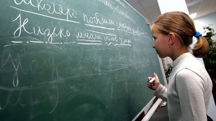 Право принятия решения об открытии старших классов хотят вернуть местным советам. Фото: 112.ua