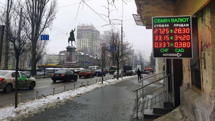 Спрос на доллар сейчас в Украине небольшой
