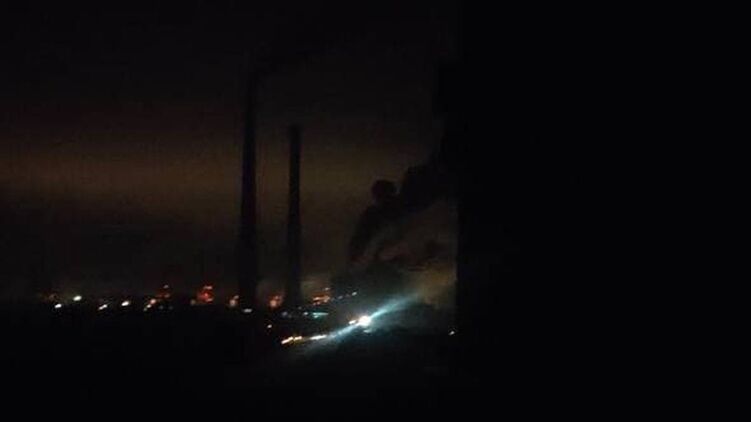 Энергодар в темноте после аварии на ТЭС. Фото: Facebook 