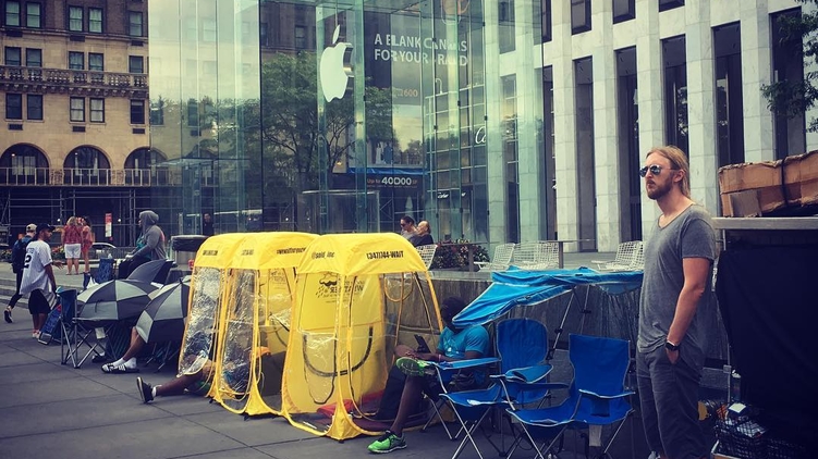 Палатки на Apple Fifth Avenue, фото: instagram.com