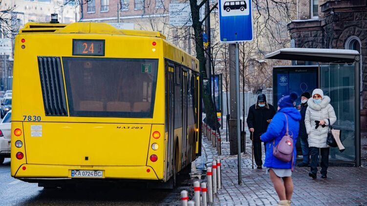 Общественный транспорт в Киеве. Фото: 