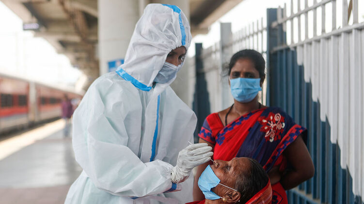 Самая критическая ситуация с коронавирусом в мире - в Индии