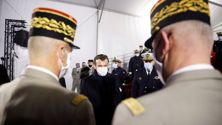 Французские военные - отставные и действующие - требуют от Макрона решительной борьбы с исламизмом. Фото: Стефан Махе