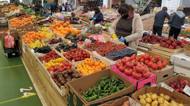 В этом году украинцам обещают дешевые овощи и фрукты, если погода все не испортит. Фото из открытых источников