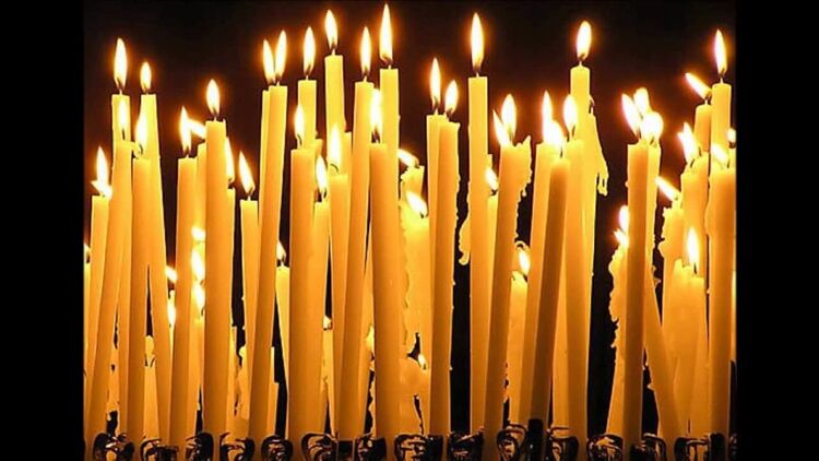 Свечи за упокой души в Троицкую родительскую субботу