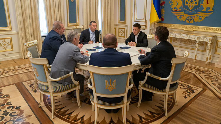 Зеленский встречается с представителями Меджлиса крымских татар. Фото Офиса президента