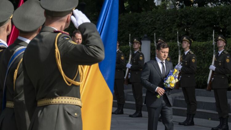 Зеленский возложил цветы к могиле Неизвестного солдата 22 июня. Фото Офиса президента