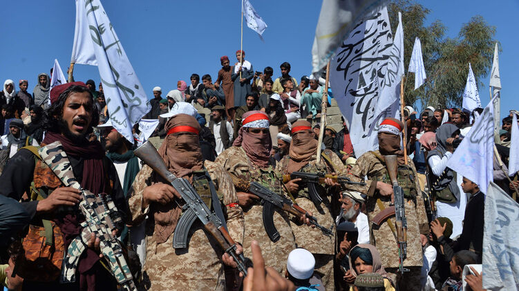 Талибы празднуют мирное соглашение с США. Фото: Нуруллах Ширзада