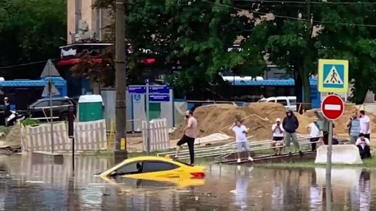 Потоп в Москве 28 июня 2021 года. Кадр из видео