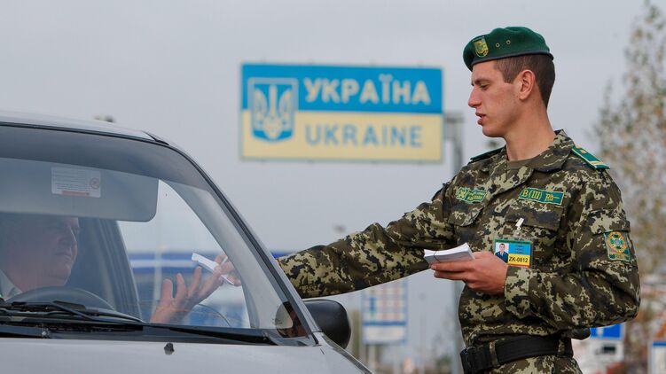 Пропуск на границе Украины и России. Фото ГПСУ