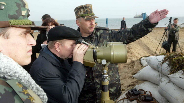 Леонид Кучма в 2003 году прибыл на остров Тузла, который Россия хотела присоединить к себе