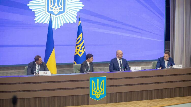 Министр внутренних дел Денис Монастырский (крайний справа) рискует остаться с урезанным функционалом, фото: facebook.com/moden.ua