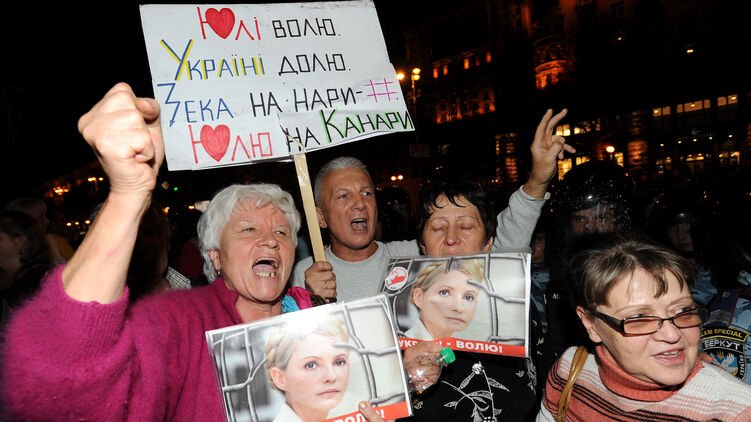 Протесты сторонников Тимошенко после ее посадки. Фото РИА Новости
