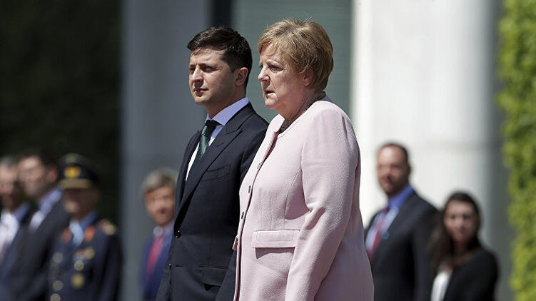 По дороге от Путина из Москвы канцлер Меркель 22 августа встретится с Зеленским, а на запланированную через день 
