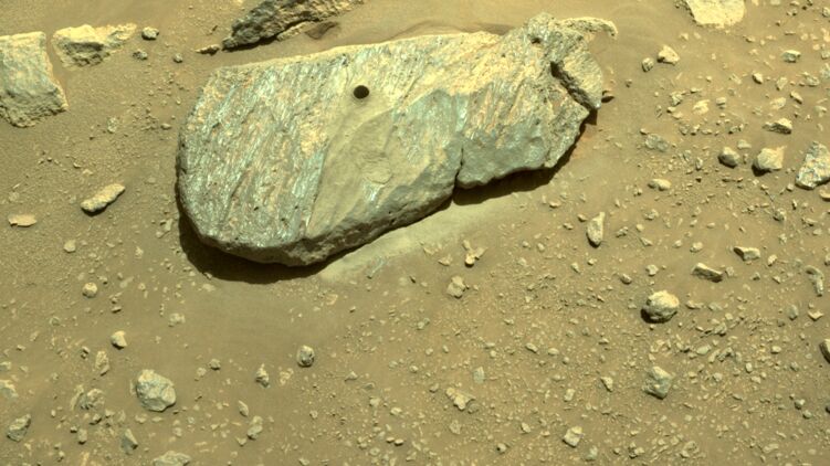 Инженер опубликовал фото просверленного камня. Фото: twitter.com/NASAPersevere