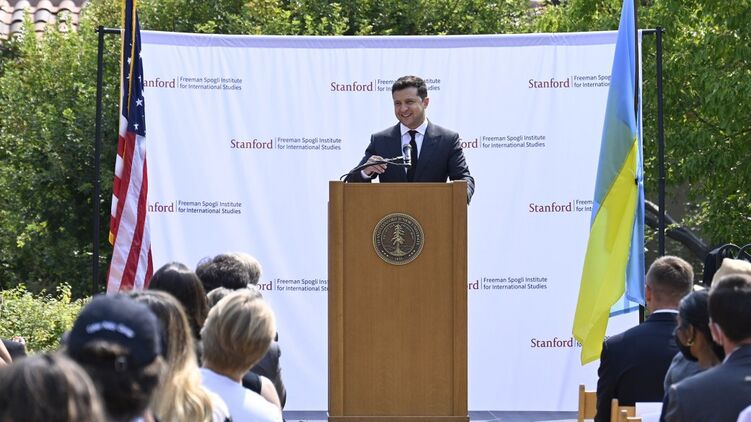Владимир Зеленский во время выступления в Стэнфорде. Фото: ОП