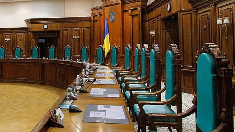 Ранее Зеленский подписал указ о конкурсе для отбора кандидатур на должность судьи КСУ