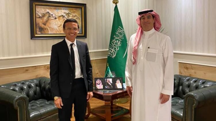 Саудовская Аравия после ссоры с Ливаном приняла у себя украинско-ливанского бизнесмена Арфуша. На фото: Арфуш и саудовский министр Авад Аль-Аввад