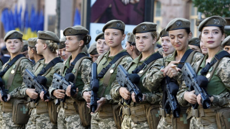 Приказ Минобороны сделал многих украинских женщин военнообязанными