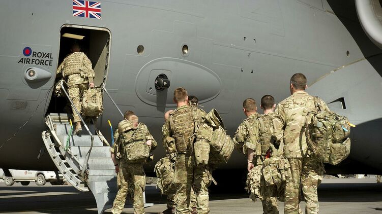 Великобритания все более активно пытается участвовать в военных делах Украины