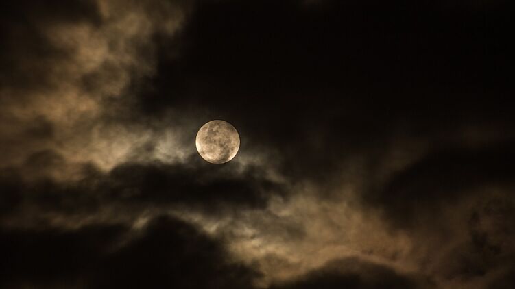 Луна. Фото с сайта pixabay.com