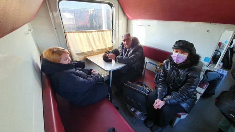 Первый за 8 лет поезд из Старобельска в Луганск