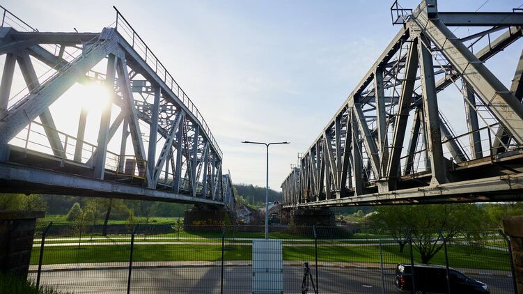 Восстановленный железнодорожный мост через реку Ирпень. Фото: Укрзализныця