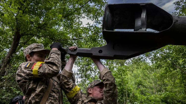 Украинцы воюют американскими гаубицами M777. Фото NYT