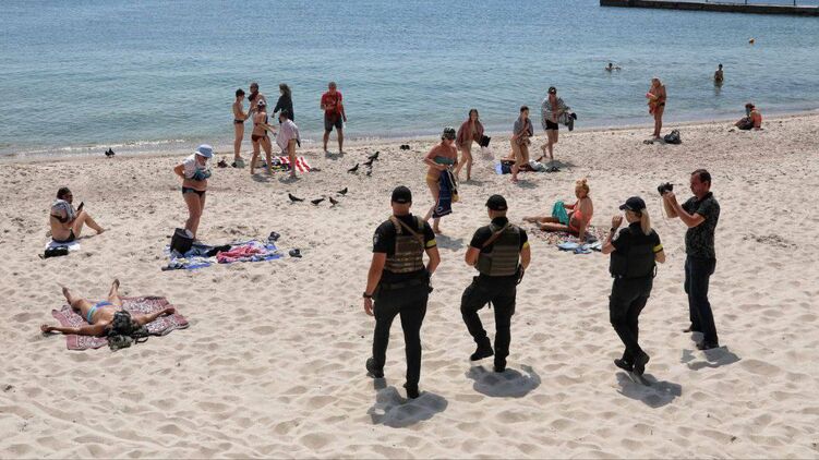 Мобилизация мужчин на одесских пляжах. Фото: usionline.com
