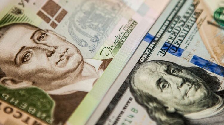 В Украине вновь начал расти курс наличного доллара. Фото: Из открытых источников