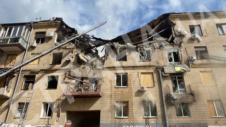 Попадание по дому в Харькове 6 сентября