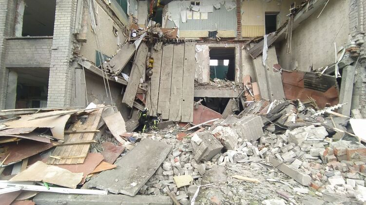 Школа в Николаевке Донецкой области после обстрела. Фото ГСЧС