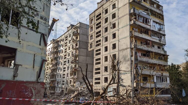 Последствия удара по многоэтажке в Запорожье